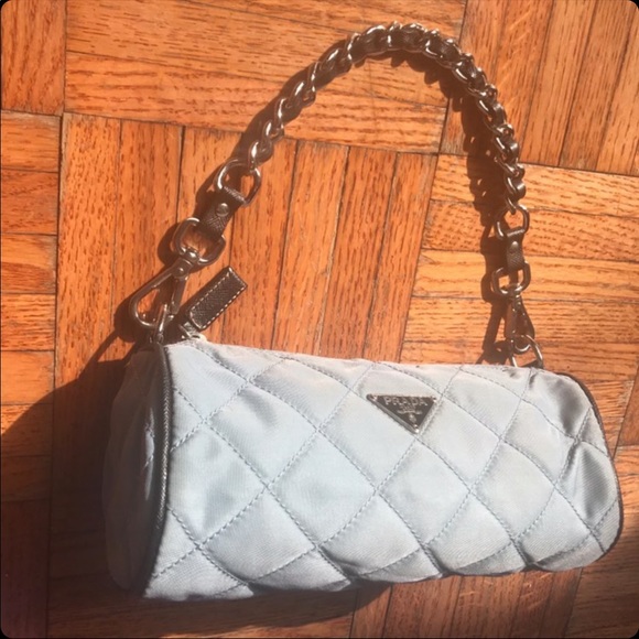 LOOKING FOR PRADA BAGS - Picture 2 of 2